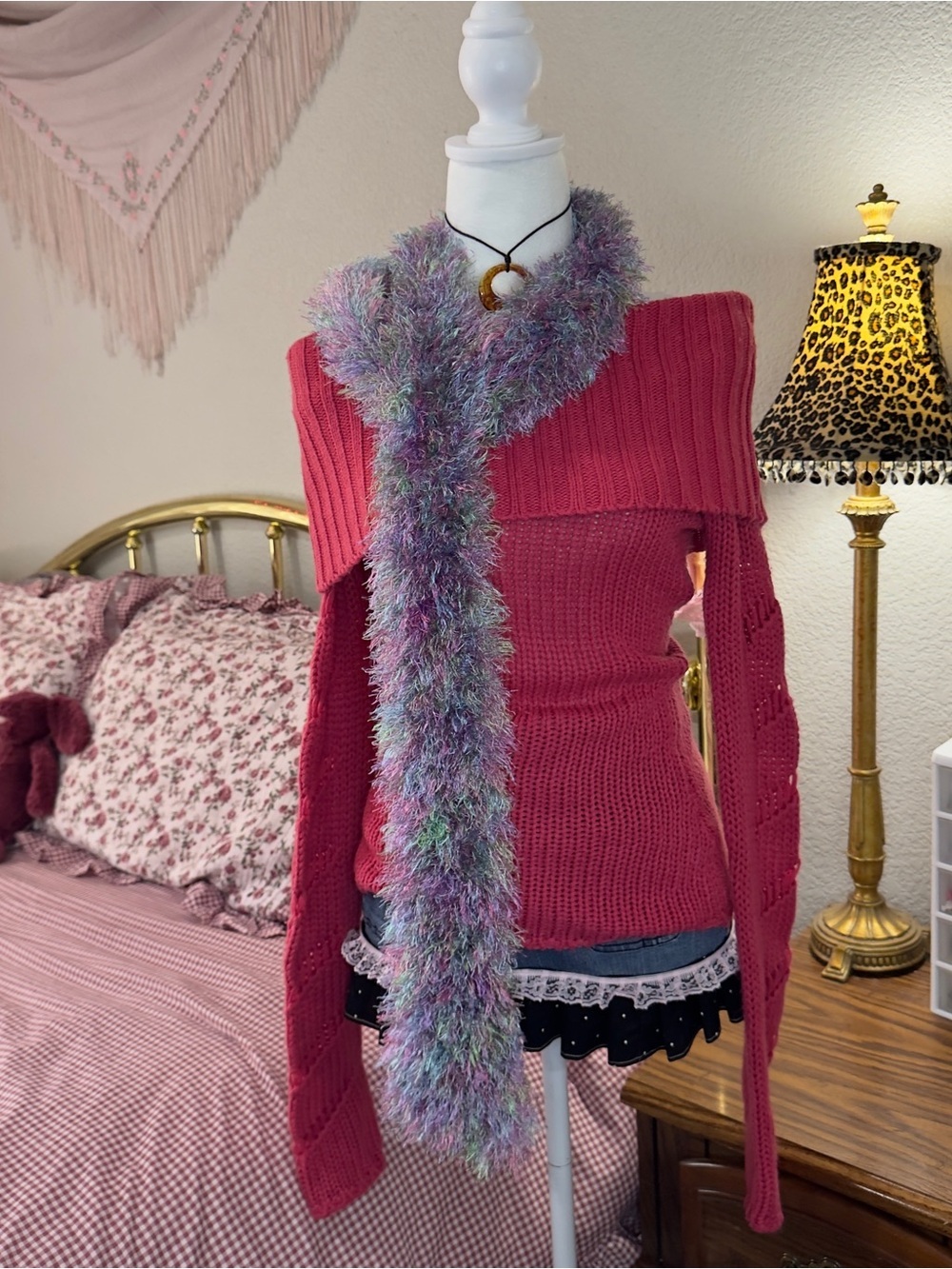 Y2K Shaggy Scarf - Picture 4 of 7